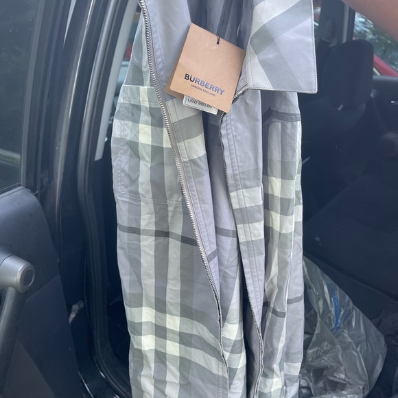 Burberry White and Gray Check Tag - Picture 2 of 3